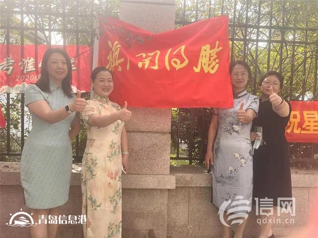 直擊高考：旗袍、紅T恤還不夠 有家長帶上萌寵來送考