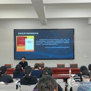 “網(wǎng)絡(luò)正能量進社區(qū)”開展專題講座 號召養(yǎng)成良好上網(wǎng)習(xí)慣