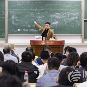 張朝陽談兩年物理課成功經(jīng)驗：邊學習邊研究、多思考多推導(dǎo)