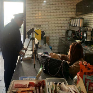 李園街道綜合行政執(zhí)法中隊(duì)：開展文旅市場(chǎng)規(guī)范經(jīng)營(yíng)和安全生產(chǎn)專項(xiàng)執(zhí)法檢查 ... ...