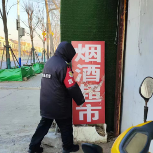 南村執(zhí)法中隊(duì)地毯式清理整治落地廣告牌！