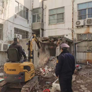 李園綜合行政執(zhí)法中隊(duì)：新年再起航，打響拆違攻堅(jiān)“第一槍” ...