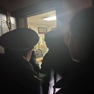 “加強養(yǎng)犬管理，共創(chuàng)文明城市”同和執(zhí)法中隊調(diào)查不文明養(yǎng)犬行為 ... ...