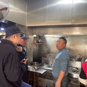 平度市東閣街道執(zhí)法中隊整治餐飲油煙，讓“煙火氣”不再擾民 ...