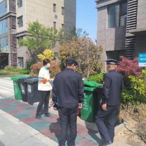 鳳臺中隊垃圾分類檢查：執(zhí)法護航，信用助力