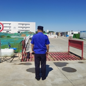 同和執(zhí)法中隊“信用+執(zhí)法”守護工地進出口洗車設備