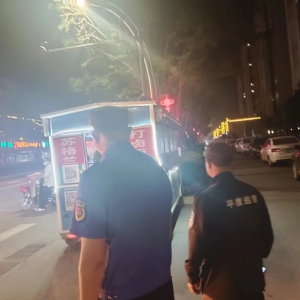亮點(diǎn)工作：同和執(zhí)法中隊(duì)“夜間行動(dòng)，清理占路經(jīng)營(yíng)”