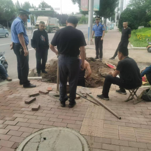 李園街道綜合行政執(zhí)法中隊(duì)：查處擅自挖掘城市道路在行動