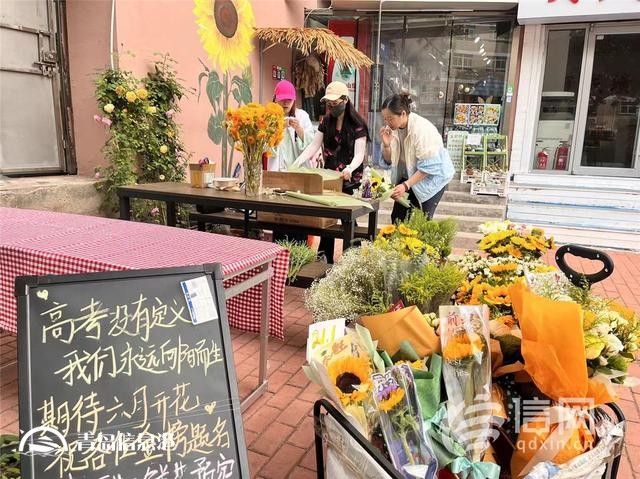 直擊高考：老師六點(diǎn)半就來到考點(diǎn) 將全程陪伴考生