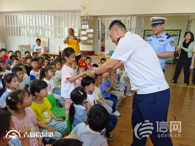 信新相映走進金湖路幼兒園 讓孩子們體驗當“小鐵騎”的樂趣