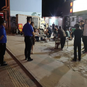 強化夜間市容整治，助力護(hù)航中高考