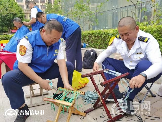 信新相映走進錦苑社區(qū) 志愿者磨刀、維修鍋具樣樣在行