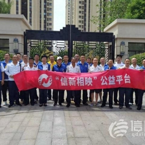 信新相映走進(jìn)錦苑社區(qū) 志愿者磨刀、維修鍋具樣樣在行