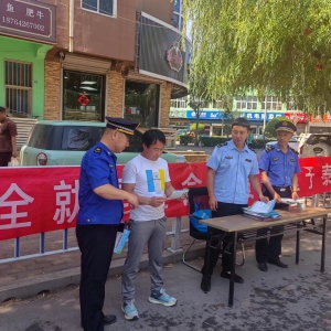 普法宣傳面對面，安全生產(chǎn)記心間