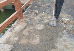 塘邊路面有破損，南村速度消隱患