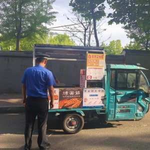 暖心護(hù)校——優(yōu)化校園周邊市容環(huán)境秩序