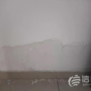 新房快裝修完成卻被水泡了 華潤(rùn)國際海洋智區(qū)公共區(qū)域水管破裂