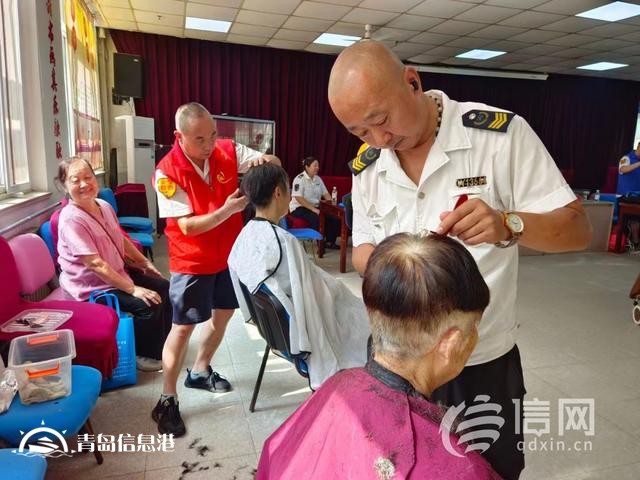 政協(xié)委員聯(lián)合信新相映走進(jìn)社區(qū) 開(kāi)展便民惠民服務(wù)大集