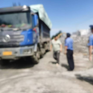李園街道綜合行政執(zhí)法中隊(duì)：渣土車輛嚴(yán)管控 揚(yáng)塵治理不放松 ...