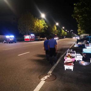 集中整治市容環(huán)境秩序，保障夜間市容環(huán)境“潔凈美”