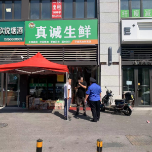 鳳臺(tái)執(zhí)法中隊(duì)清理城市“頑疾”，還路于民