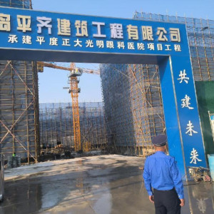 平度市鳳臺(tái)街道綜合行政執(zhí)法中隊(duì)：守護(hù)工地?fù)P塵治理防線(xiàn)