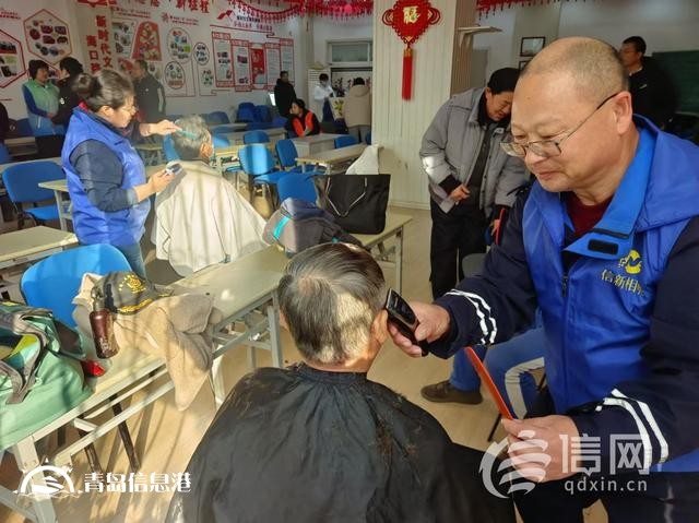 信新相映走進?？诼飞鐓^(qū) 磨刀工具再升級便民效率大提升