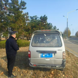 嚴(yán)查占綠停車，背街小巷也不行！