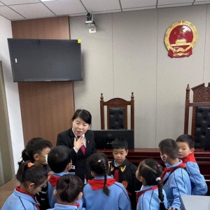 李滄法院聯(lián)合廣水路小學(xué)開展法治研學(xué)暨環(huán)保宣傳活動(dòng)
