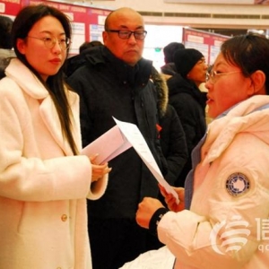 線上線下同步開展 即墨區(qū)“春風(fēng)送崗”招聘會啟幕
