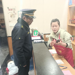 李園街道綜合行政執(zhí)法中隊(duì)：整治餐飲“油煙味”，守護(hù)城市“煙火氣” ...