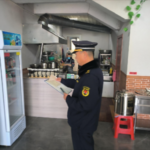 平度市鳳臺執(zhí)法中隊(duì)：油煙治理不松懈 為藍(lán)天白云“加碼”