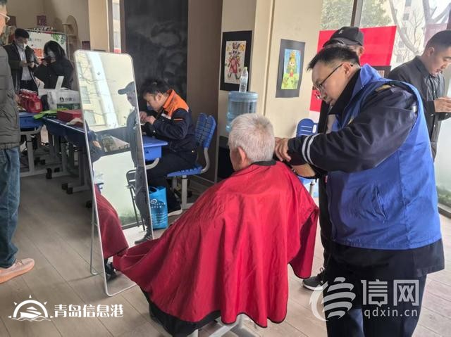 ?臺(tái)柳路社區(qū)開展“紅柳情”便民小專場活動(dòng) 磨刀服務(wù)又添“新”力