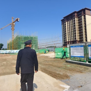 同和中隊(duì)：執(zhí)法巡查如清風(fēng)拂崗，掃凈建筑工地?fù)P塵“塵囂” ...