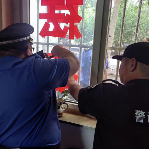 平度市鳳臺(tái)執(zhí)法中隊(duì)：隊(duì)員齊發(fā)力 開(kāi)展小廣告專(zhuān)項(xiàng)治理行動(dòng)