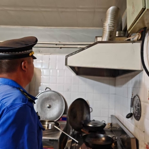 深化餐飲油煙治理，共建美麗宜居家園
