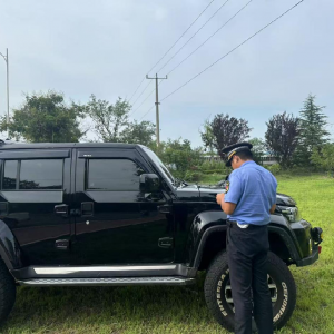 鳳臺(tái)執(zhí)法中隊(duì)：加強(qiáng)綠化帶違停整治 守護(hù)城市生態(tài)底色